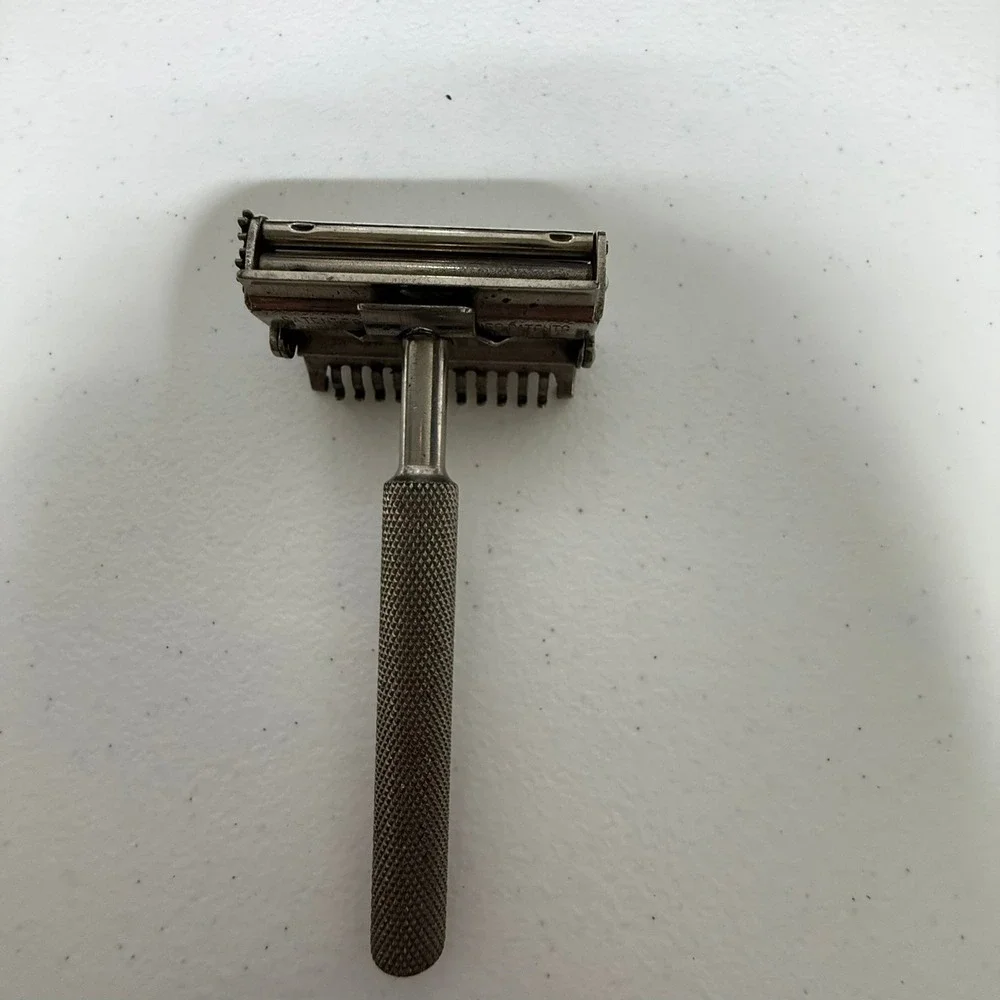Vintage Gillette Safety Razor Silver Tone‎ Knurled Handle Shaving Tool